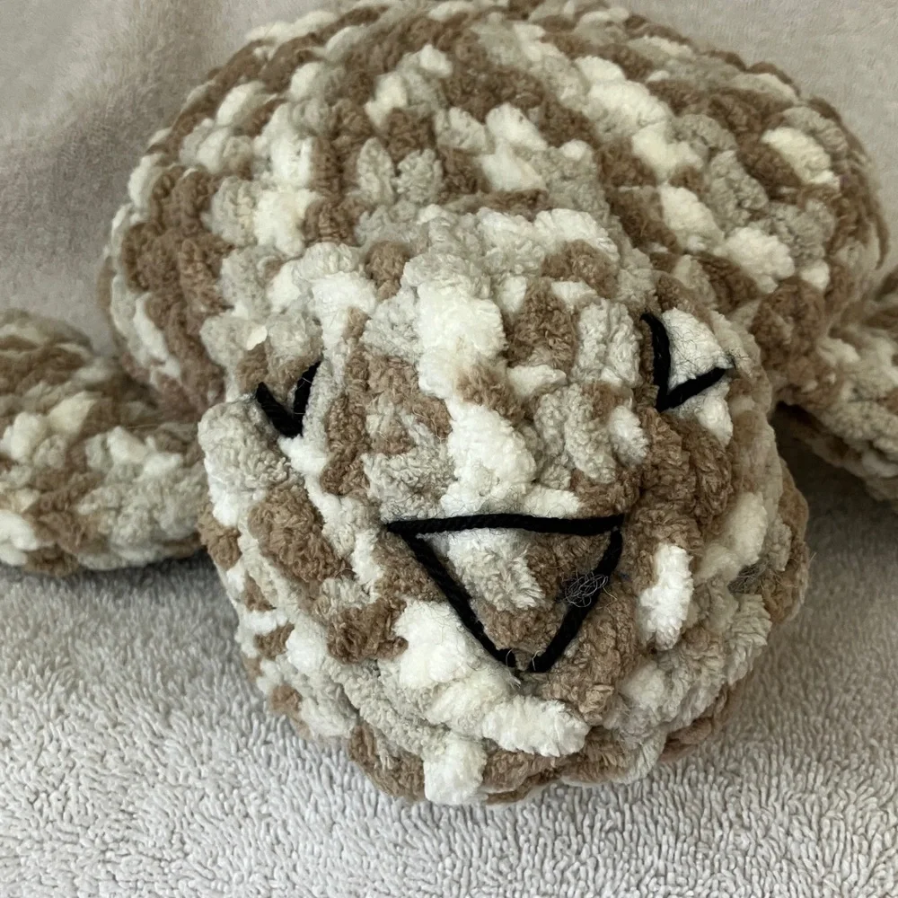 Plush Turtle Home Accent or kid’s toy in Cream and Brown acrylic yarn. New. - Picture 2 of 6